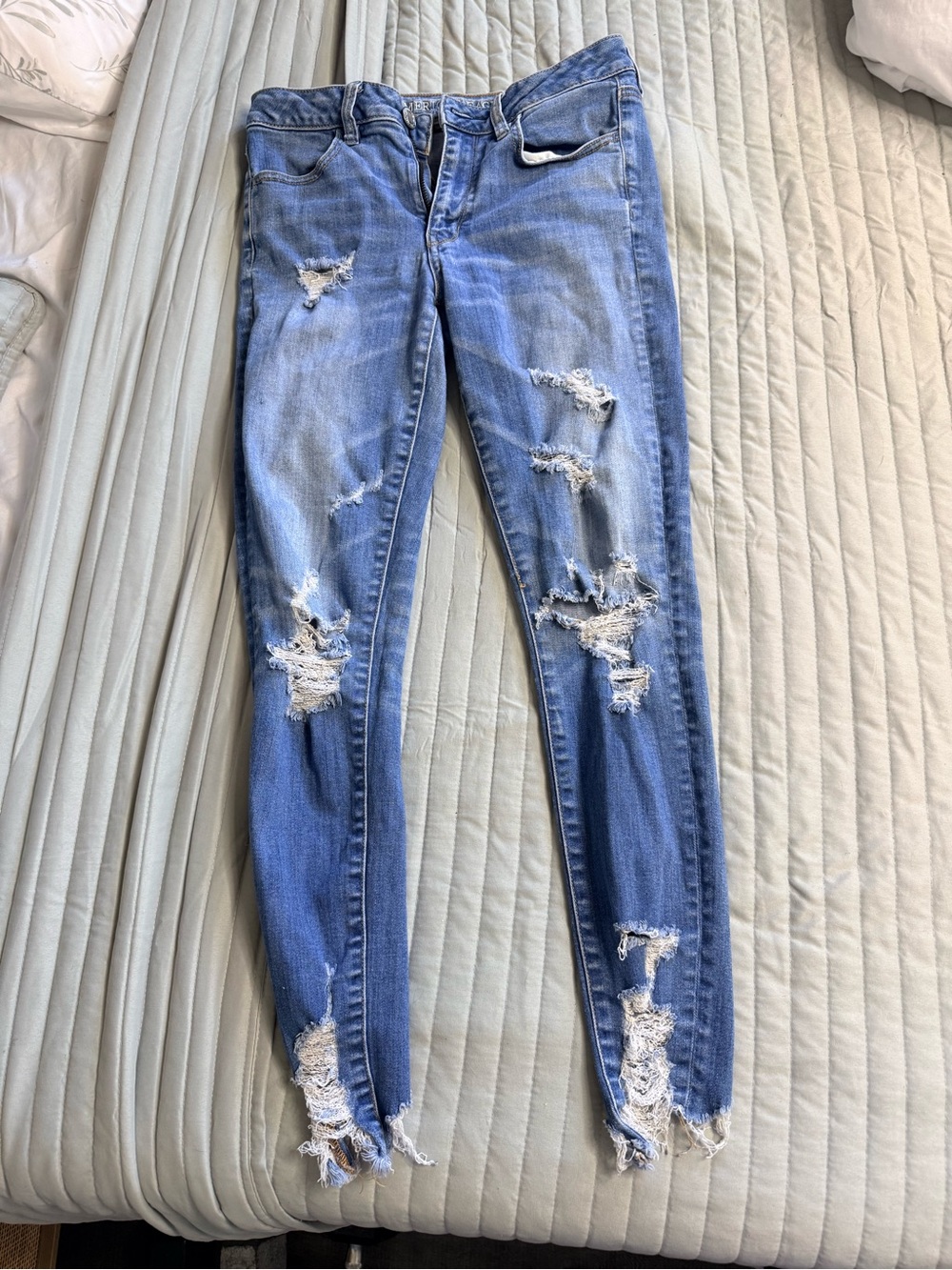 American Eagle Outfitters Women’s Light Blue Distressed Skinny Jeans